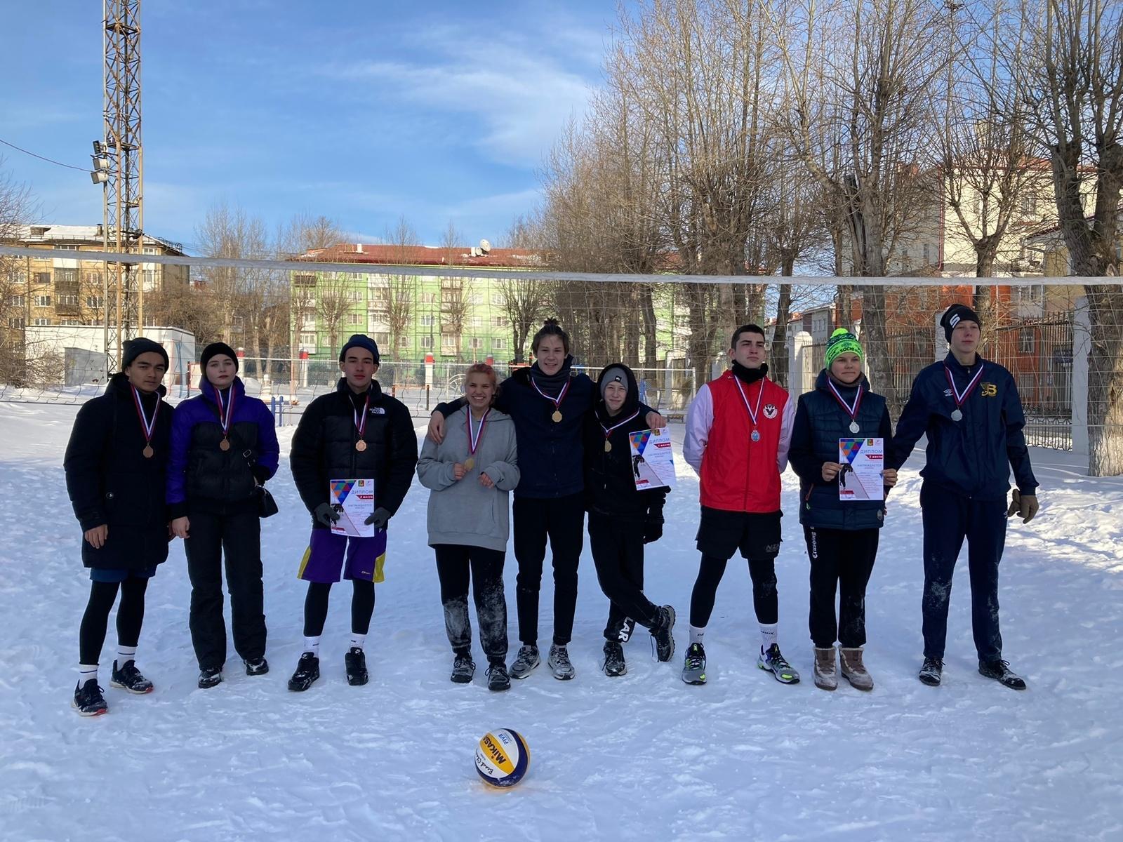 Соревнования по волейболу на снегу в рамках городской Спартакиады 2022 - 2023.