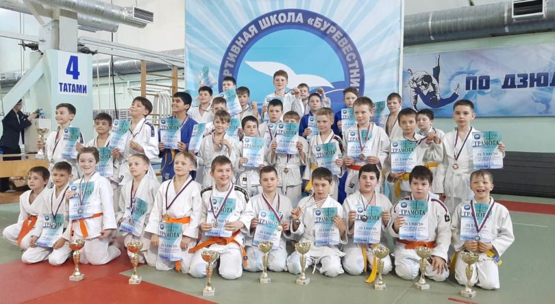 Первенство по дзюдо в честь 300-летия Екатеринбурга: дебют юных спортсменов и первые медали.